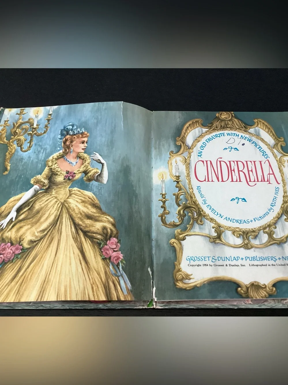 Vtg. Hardcover children’s book titled CINDERELLA a Classic Children’s Book